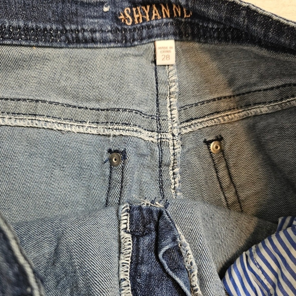 SHYANNE‎ Shyanne Embroidered Denim Micro Shorts Size 28 Frayed Hem Low Rise - Picture 7 of 8